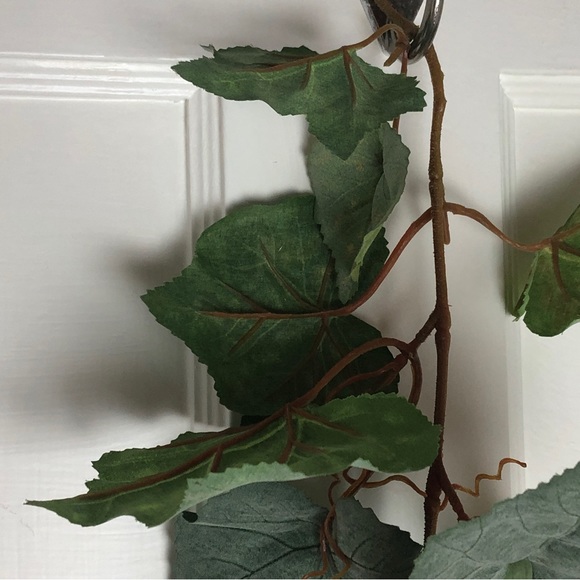 Garland of Faux Grape Leaf Silk and plastic 6’ GUC - Picture 4 of 4
